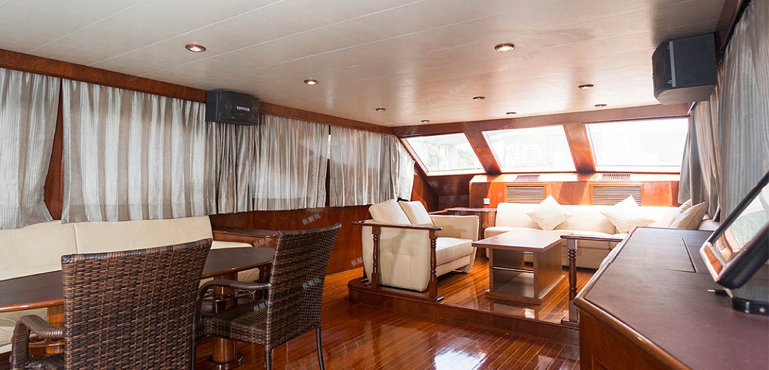 72尺豪華飛橋游艇